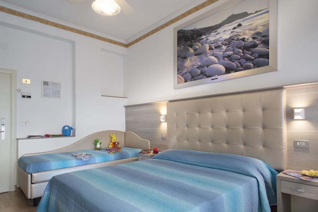Hotel Titanus เบลลาเรีย-อีเจอา มารีนา ภายนอก รูปภาพ