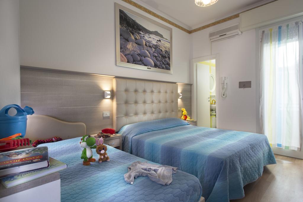 Hotel Titanus เบลลาเรีย-อีเจอา มารีนา ภายนอก รูปภาพ