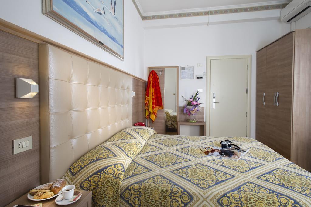 Hotel Titanus เบลลาเรีย-อีเจอา มารีนา ภายนอก รูปภาพ
